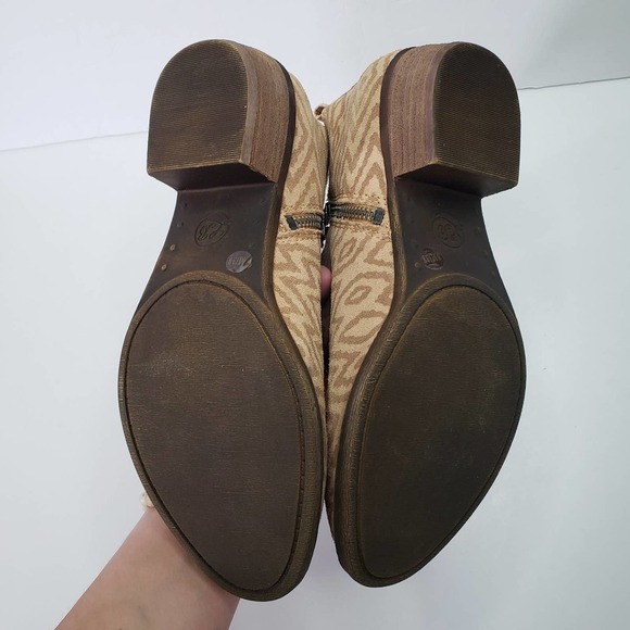 NEW Lucky Brand Basel‎ Booties Toffee Barillos 8 Tan Zig Zag Boots NIB - Picture 3 of 7